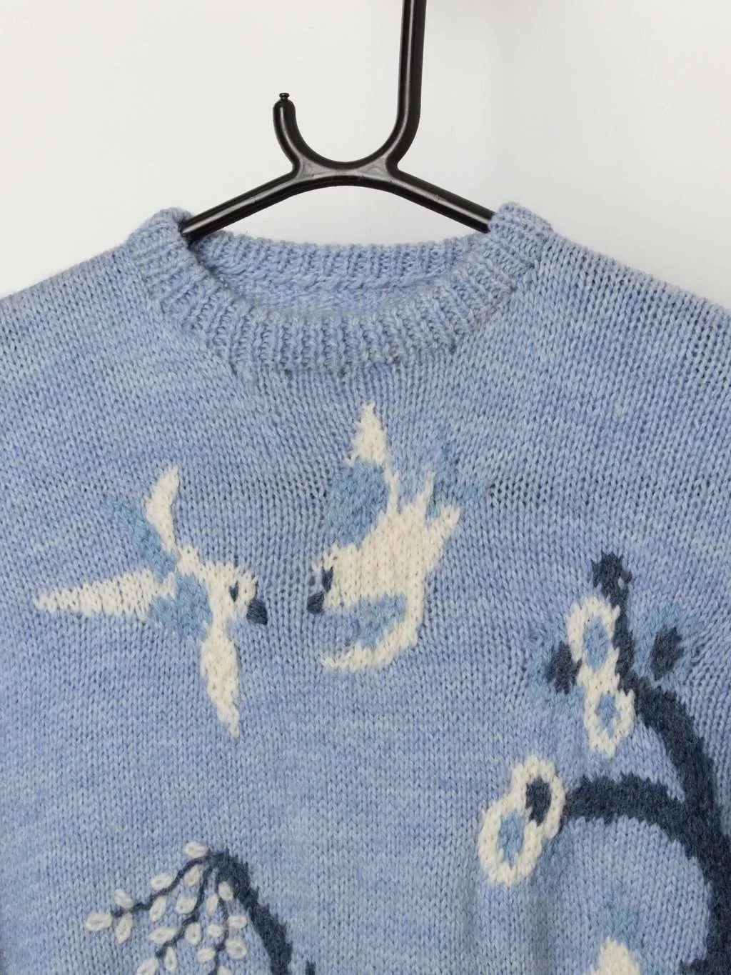 70s vintage handknitted pale blue sweater with birds and trees – Small