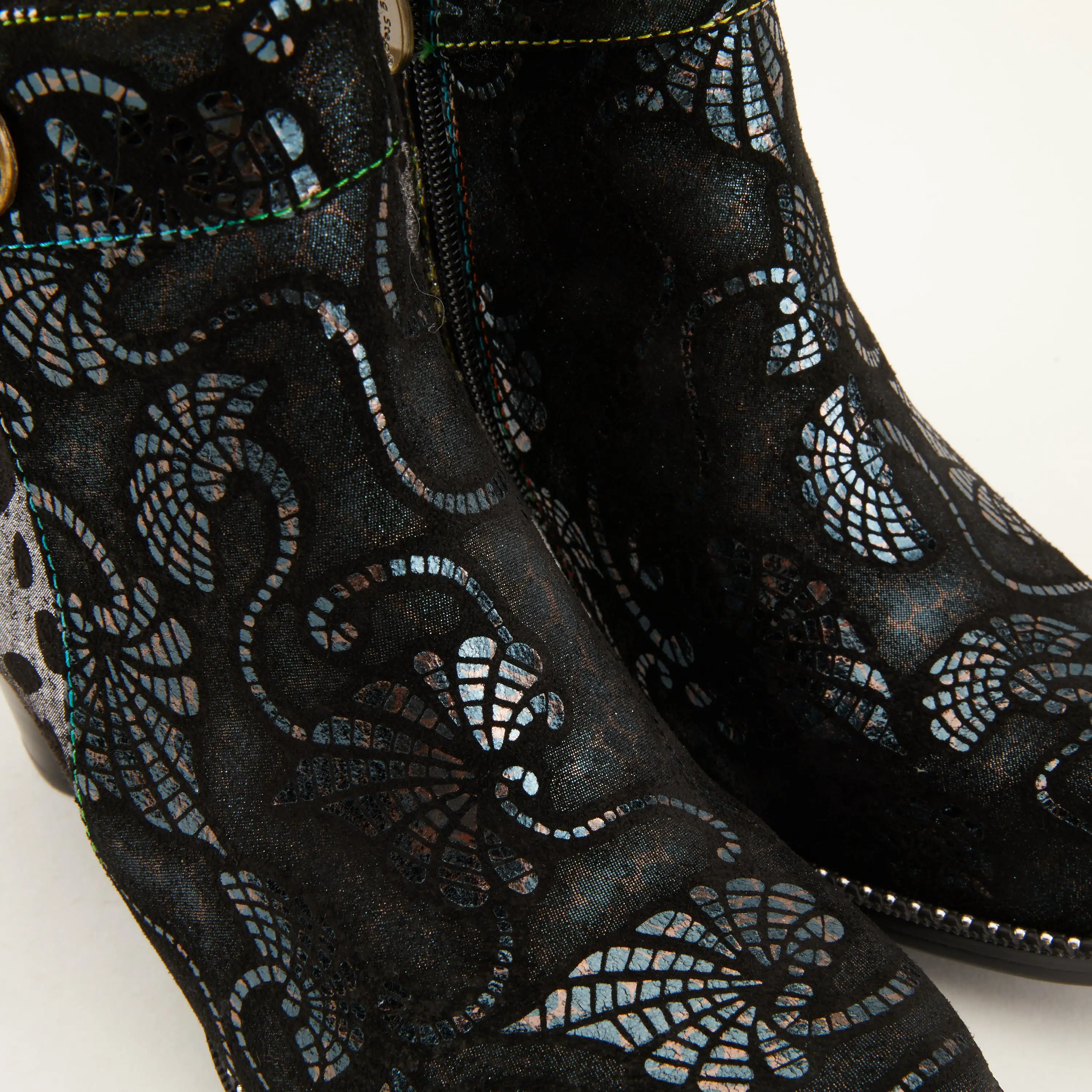 L'ARTISTE DESSA BOOTIE