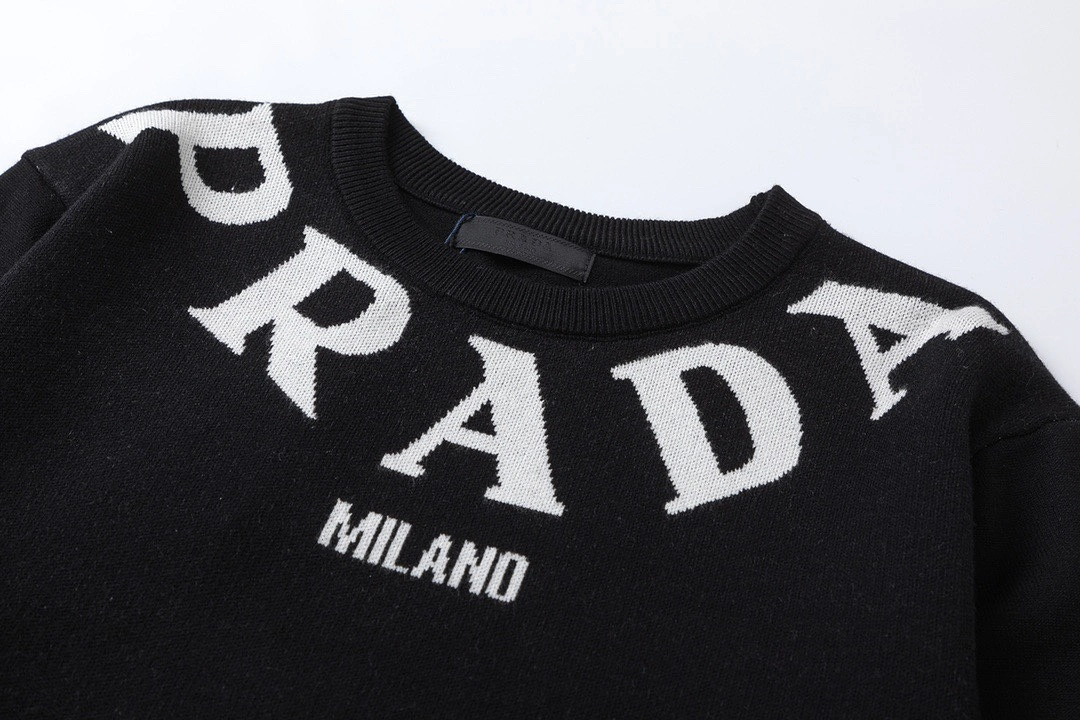 Prada chest necklace letter surround three-dimensional crew neck sweater 12.26